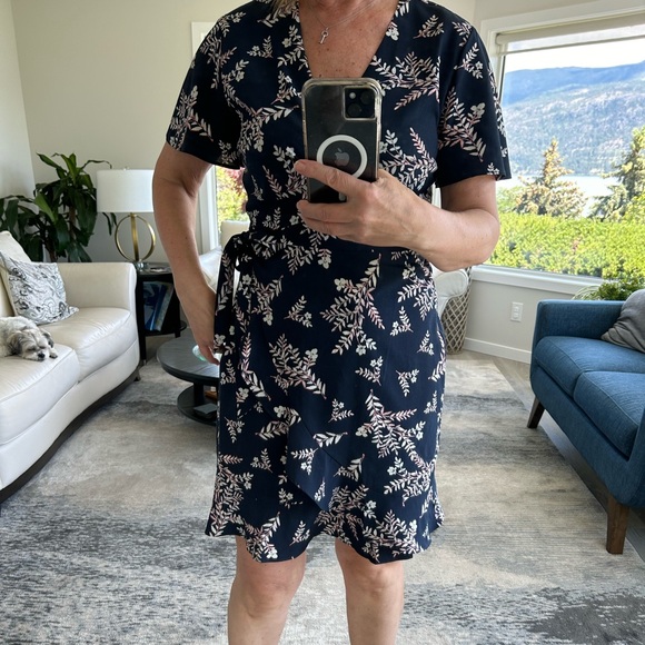 Banana Republic wrap dress - Picture 2 of 4